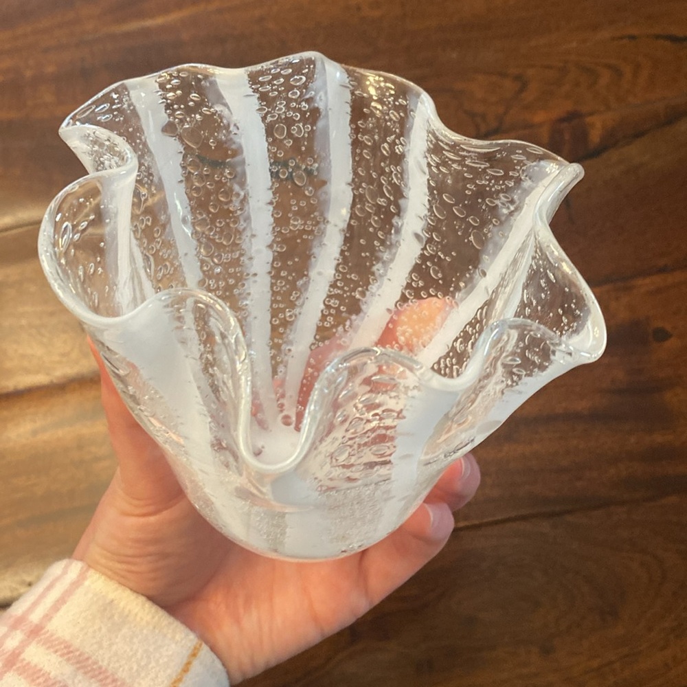 Clear Glass Ruffled Vase - Picture 7 of 7